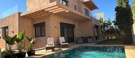 室外游泳池,恒温泳池