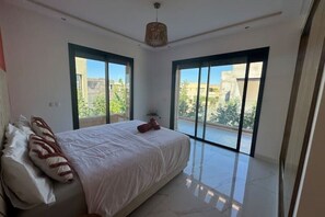 5 Schlafzimmer, Bügeleisen/Bügelbrett, Reisekinderbett, kostenloses WLAN