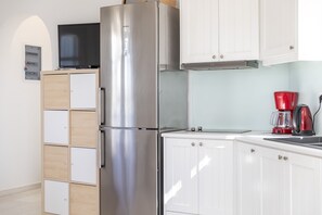 Fridge, stovetop, coffee/tea maker, toaster - Glyfada Veranda (Naxos)