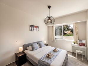 2 quartos, ferros/tábuas de passar roupa, Wi-Fi, roupa de cama