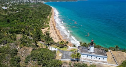 Serene Oasis - ocean view retreat for the whole family. 5 min from the beach!