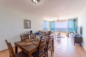 Dining - Serene Oasis - ocean view retreat for the whole family. 5 min from the beach! (Calle Punta Tuna)