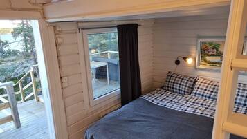 4 bedrooms, iron/ironing board, bed sheets