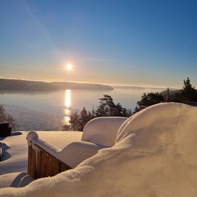 Archipelago Villa, Cabin & Sauna Jacuzzi With sea View, 30 min From Stockholm