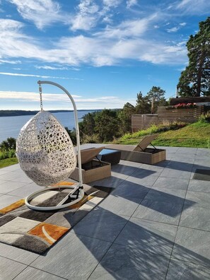 Terrace/patio - Archipelago Villa, Cabin & Sauna Jacuzzi With sea View, 30 min From Stockholm (Tyresö.)