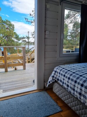 4 bedrooms, iron/ironing board, bed sheets - Archipelago Villa, Cabin & Sauna Jacuzzi With sea View, 30 min From Stockholm (Tyresö.)