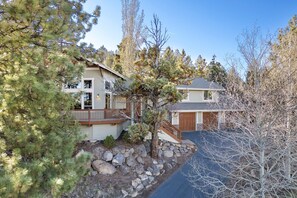 Exterior - Lucy Lou - City View, Cute Home, Great Location! (Bend)