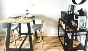 Dining - Lovely apartment close to shops and train station (Saint-Brieuc)