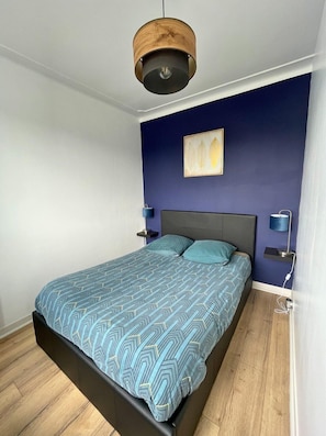 2 bedrooms, internet, bed sheets