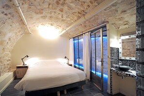 3 makuuhuonetta, silitysrauta/-lauta, Wi-Fi, vuodevaatteet