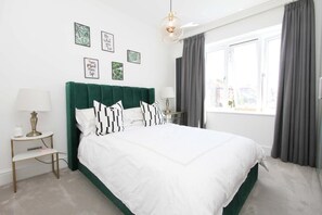 4 slaapkamers, een strijkplank/strijkijzer, wifi, beddengoed