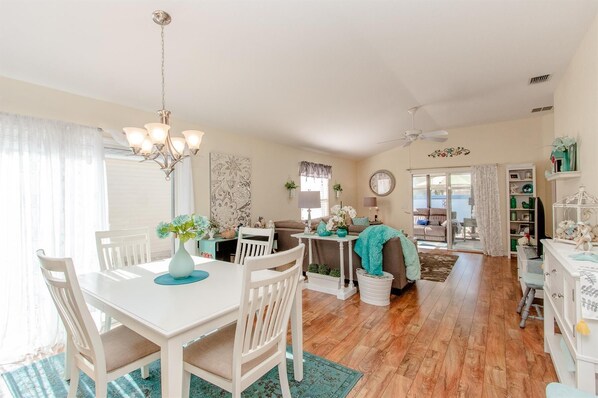 Dining - Charming 2/2 Courtyard Villa in Village of Hadley with Golf Cart (The Villages)