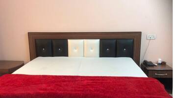 Standard Room | Desk, free WiFi, bed sheets