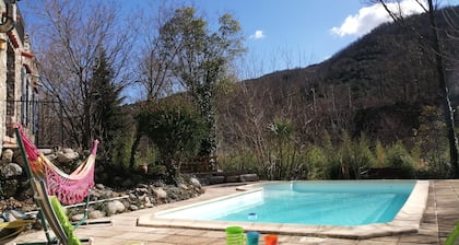 Chambre D'hôtes au Bord de la Rivière Avec vue sur la Montagne