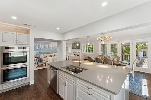 Sea Pines house ~ Golf Sim / Putting Green / Game Room ~ Golf & Beach Retreat