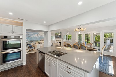 Sea Pines house ~ Golf Sim / Putting Green / Game Room ~ Golf & Beach Retreat