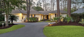 Sea Pines house ~ Golf Sim / Putting Green / Game Room ~ Golf & Beach Retreat