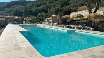 Piscine extérieure, piscine chauffée