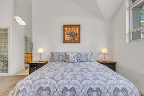 3 soverom, strykejern/-brett, wi-fi og sengetøy