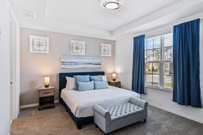 6 bedrooms, desk, iron/ironing board, travel crib