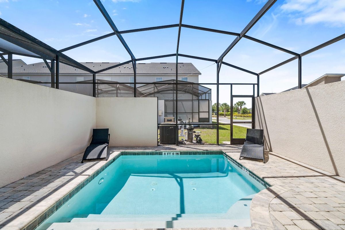 Dive into serenity with this private pool haven of the home in Kissimmee - Immerse yourself in our sparkling pool oasis - Create lasting memories with your loved ones in this private pool paradise - Enjoy your stay in our home filled with laughter
