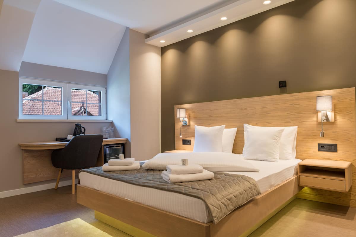 Luxury Double Room | Desk, free WiFi