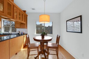 Dining - Casa Robles- Mockingbird I Couples, stargazing (Wimberley)