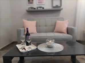 Living area - Kallimarmaro Refuge (Athina)