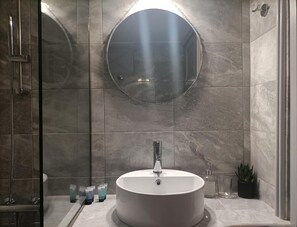 淋浴設備、風筒、提供毛巾、番梘