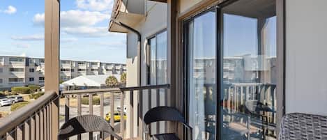 Condo, 2 Bedrooms | Property grounds