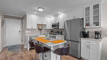 Condo, 2 Bedrooms | Private kitchen | Fridge, oven, coffee/tea maker, toaster