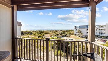 Condo, 2 Bedrooms | Property grounds