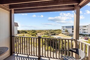 Condo, 2 Bedrooms | Property grounds