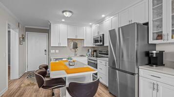 Condo, 2 Bedrooms | Private kitchen | Fridge, oven, coffee/tea maker, toaster