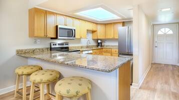 Condo, 2 Bedrooms | Private kitchen