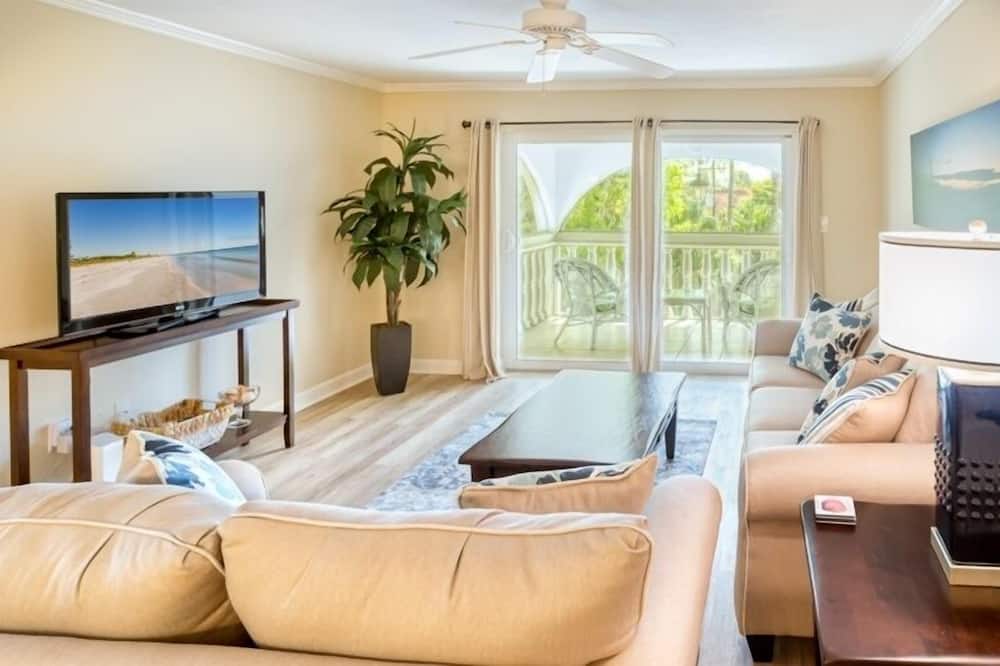 Breakers West C1 2 Bedroom Condo by RedAwning - Bowman's Beach, FL