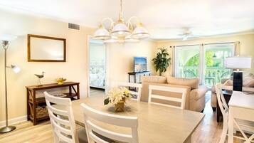 Condo, 2 Bedrooms | Dining