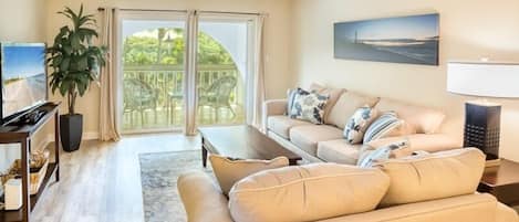 Condo, 2 Bedrooms | Living area