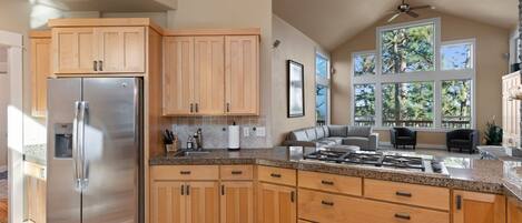 Hus, 3 soverom | Eget kjøkken | Kjøleskap, ovn, kaffetrakter/tekoker og brødrister