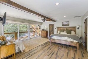 5 Schlafzimmer, Schreibtisch, Bügeleisen/Bügelbrett, Reisekinderbett