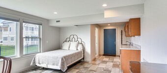 Narragansett Home w/ Scenic Views: Walk to Beach!