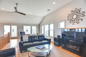House (3 Bedrooms) | Interior - Narragansett Home w/ Scenic Views: Walk to Beach! (Narragansett)