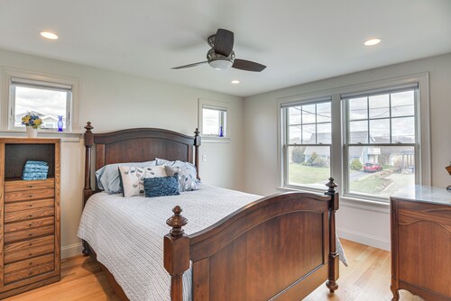 Narragansett Home w/ Scenic Views: Walk to Beach!