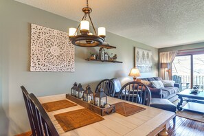 Apartment (2 Bedrooms) | Interior - Galena Townhome w/ Deck & Golf Course View! (Galena)