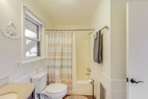 Apartment (0 Bedroom) | Interior - Beech Mtn Studio < 1 Mi to Skiing: Bring Your Pet! (Banner Elk)