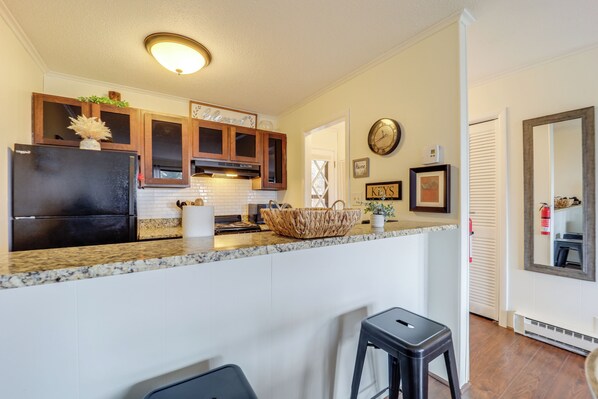 Apartment (0 Bedroom) | Interior - Beech Mtn Studio < 1 Mi to Skiing: Bring Your Pet! (Banner Elk)