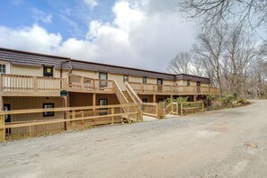 Apartment (0 Bedroom) | Interior - Beech Mtn Studio < 1 Mi to Skiing: Bring Your Pet! (Banner Elk)