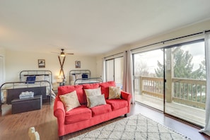 Apartment (0 Bedroom) | Interior - Beech Mtn Studio < 1 Mi to Skiing: Bring Your Pet! (Banner Elk)