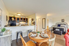 Apartment (0 Bedroom) | Interior - Beech Mtn Studio < 1 Mi to Skiing: Bring Your Pet! (Banner Elk)