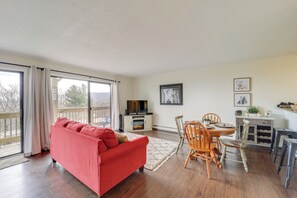 Interior - Beech Mtn Studio < 1 Mi to Skiing: Bring Your Pet! (Banner Elk)